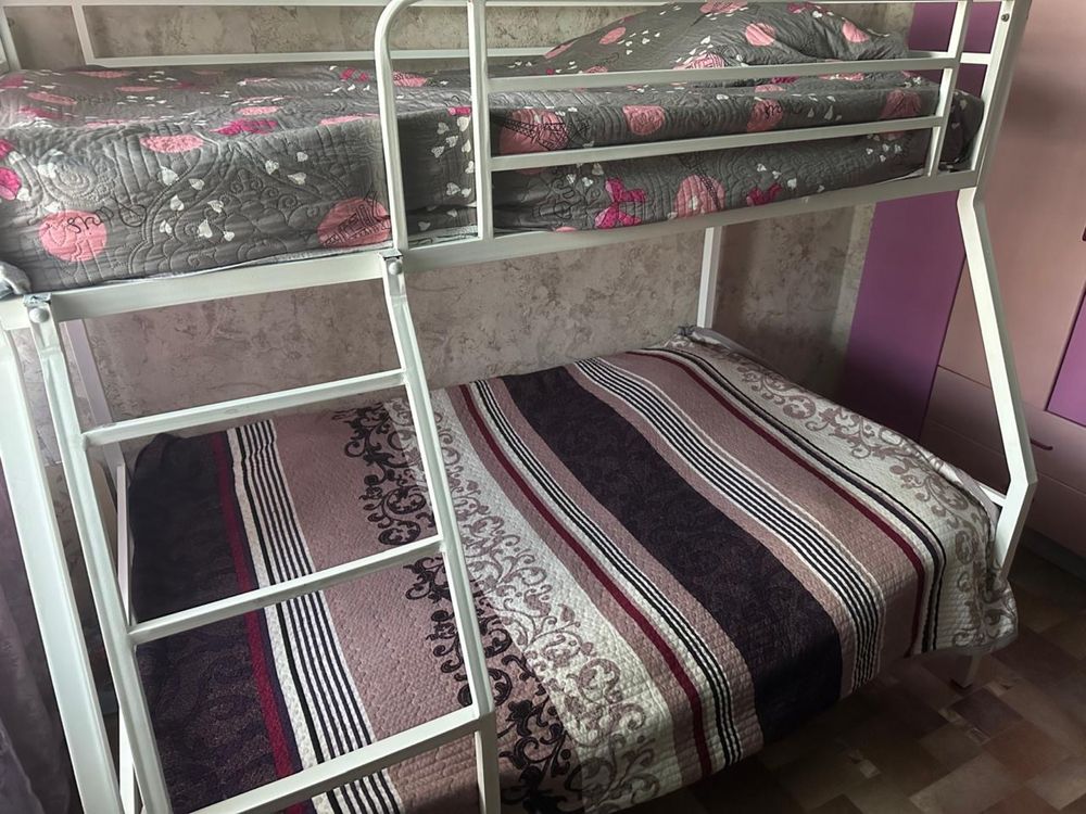 Кровать двухярустная