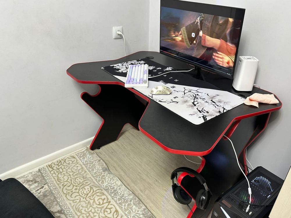 Игровой стол сатылады.