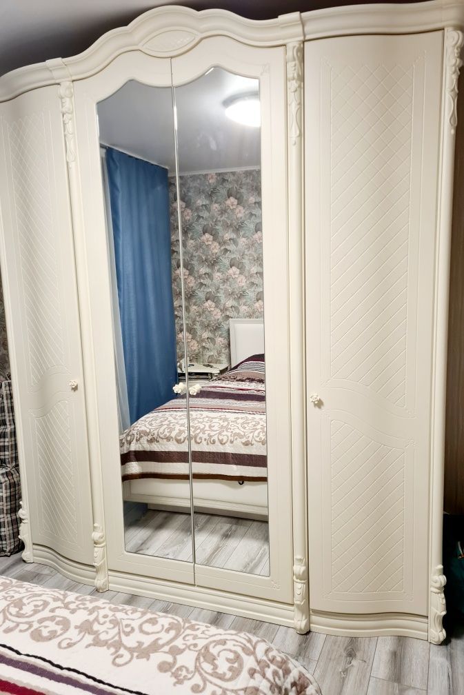 Продам шкаф с двумя тумбочками производства Белоруссии. Бу