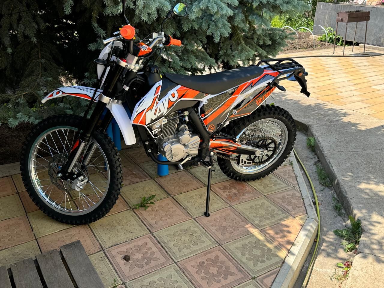 Продам мотоцикл kayo практически новый даже нету месяца