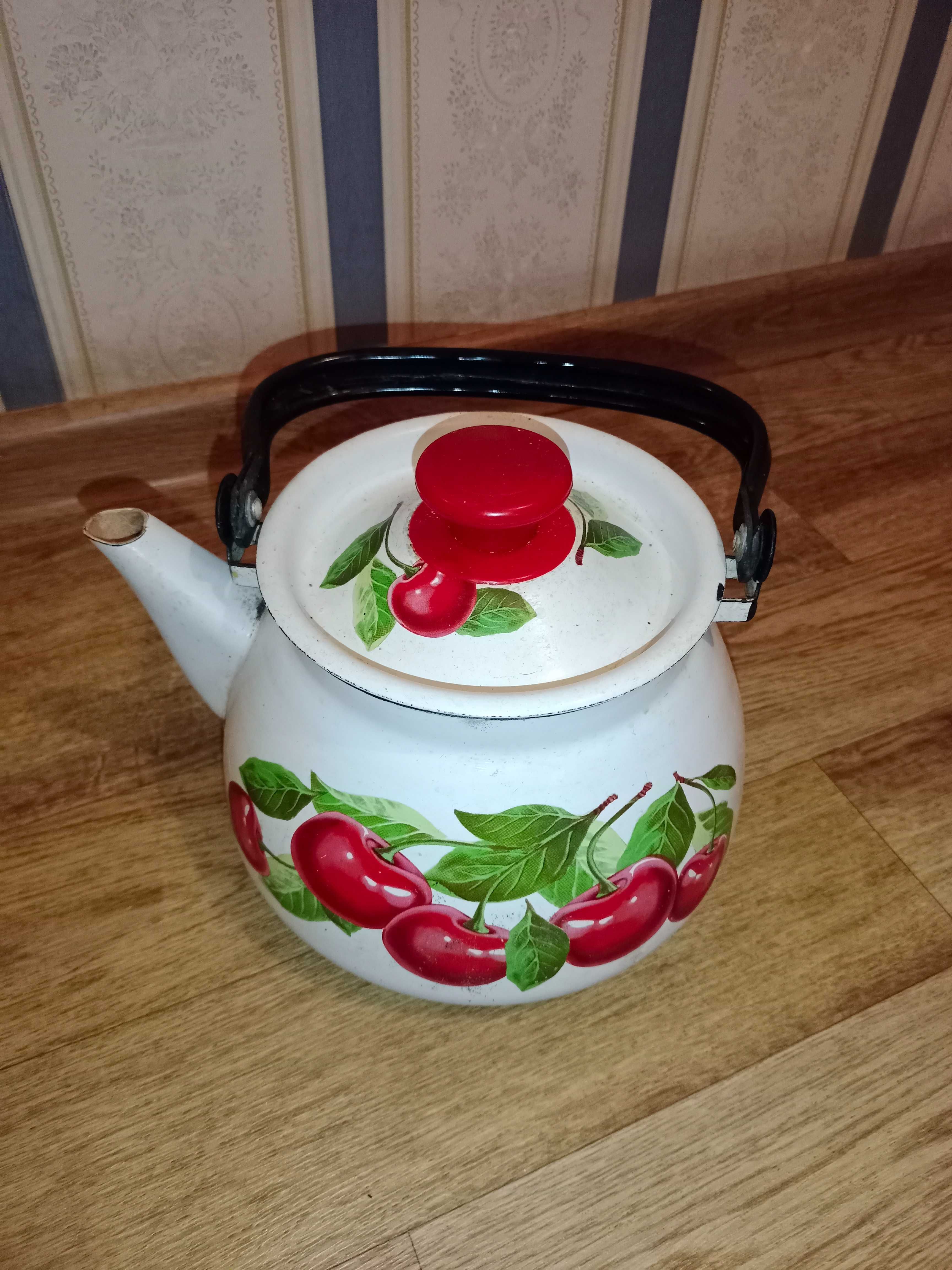 Продам чайник на 3 л в хорошем состоянии