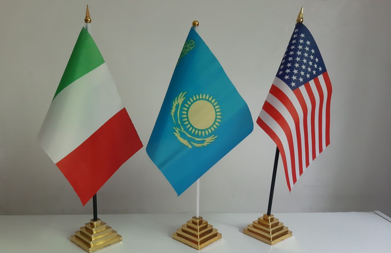 Флажки и флаг Казахстана,России,Китая,Германии, Сша