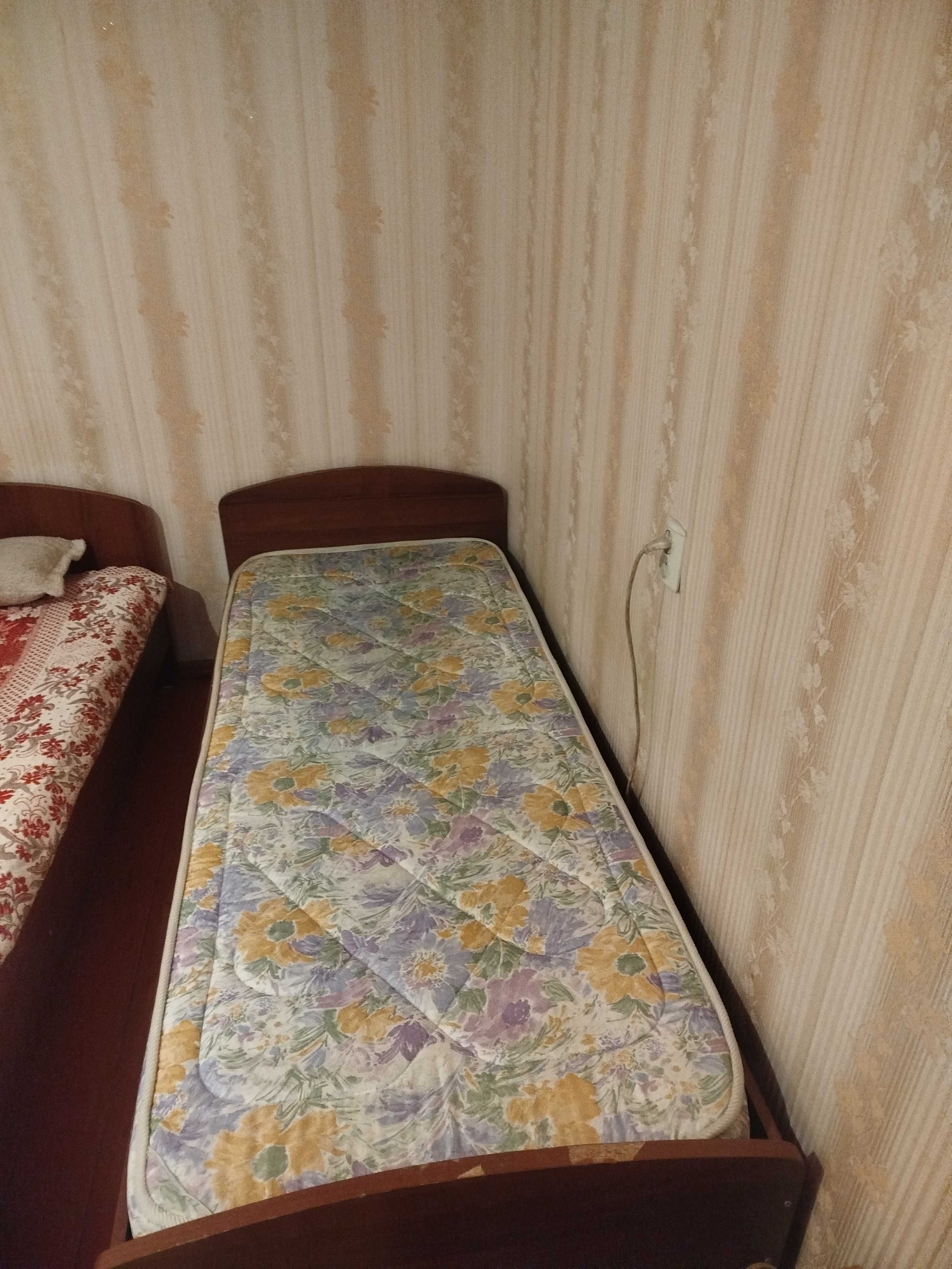 Продам кровать б/у в хорошем состояние