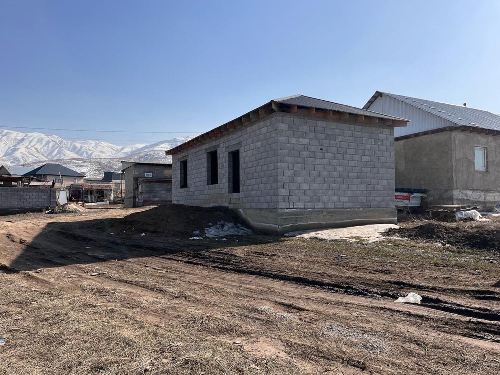 Продам 8 соток земли с недостроенной времянкой