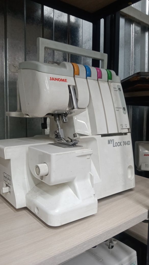 Оверлок Janome 744D в идеальном состоянии