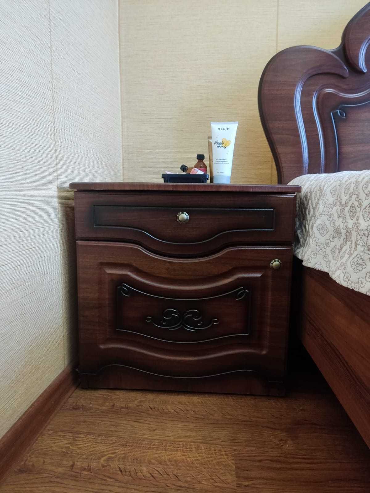Спальный гарнитур и кровать