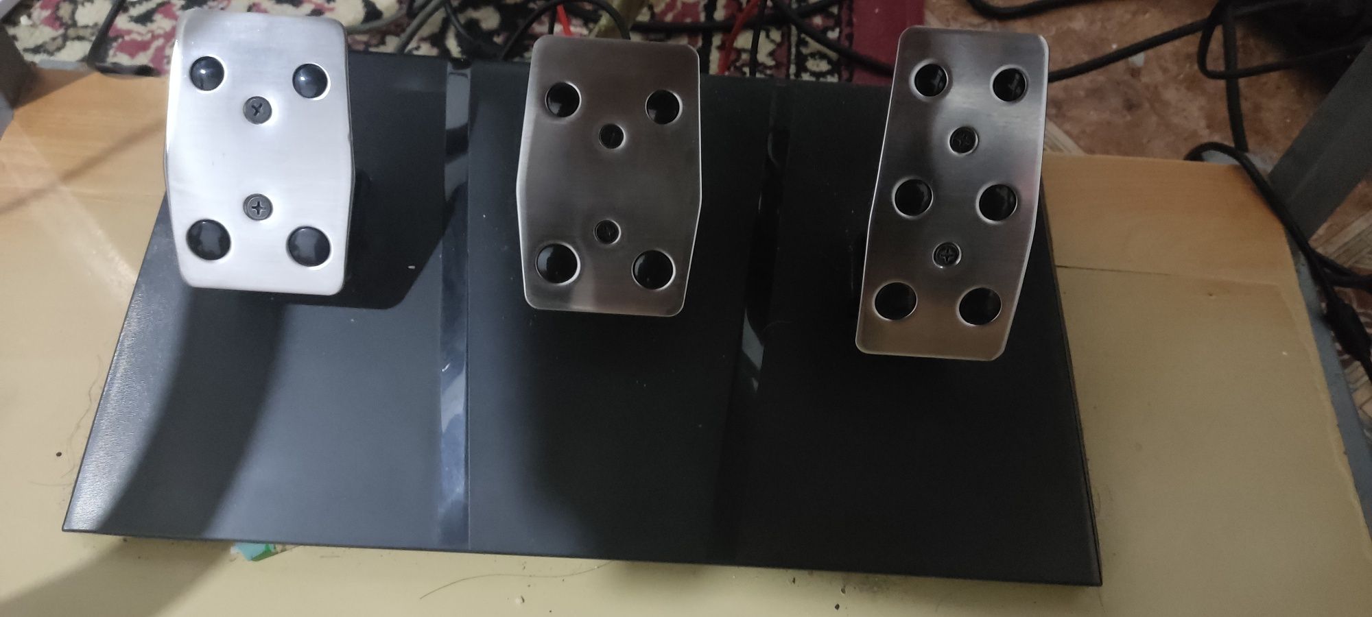 Игровой руль с 3 педалями и кпп