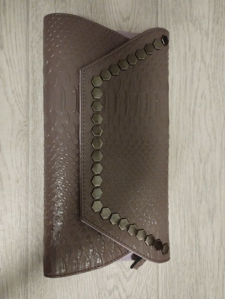 Женские сумки и аксессуары