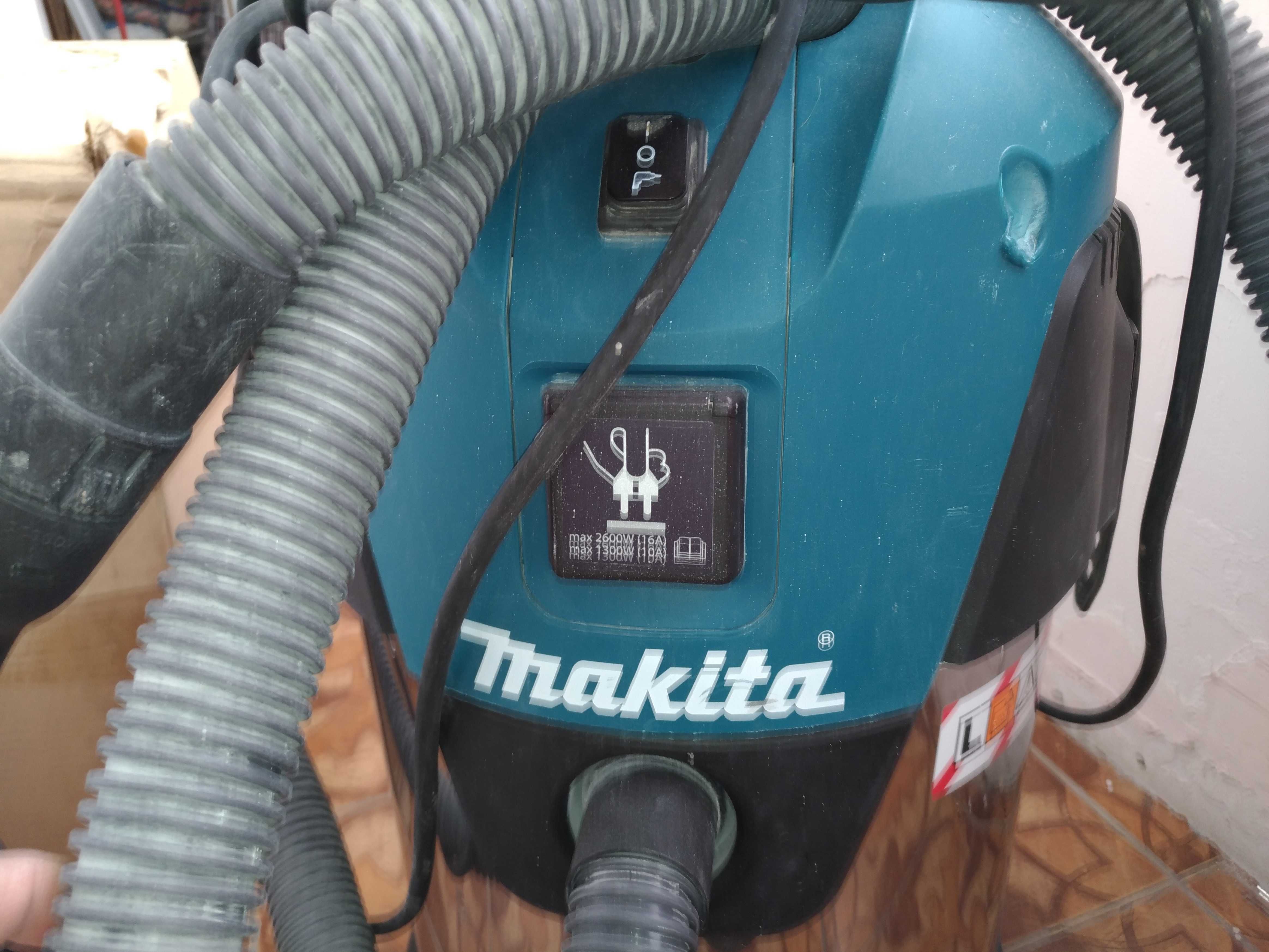 Строительный пылесос Makita VC3011L