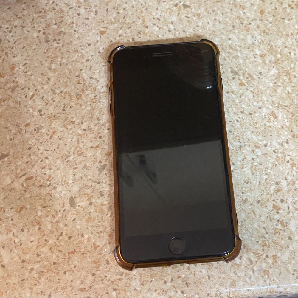 Продаю Айфон 8 plus,Память-128 .Цена 55.000 тыс .В хорошем состояние .