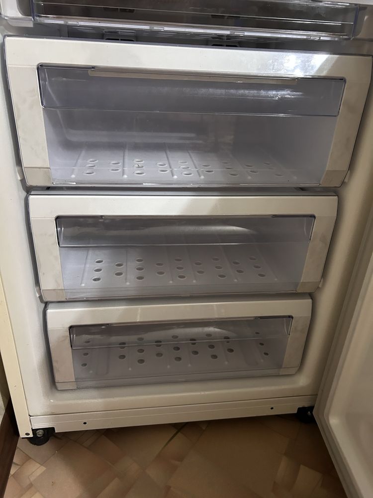 Продам холодильник Samsung RL52TEBTL