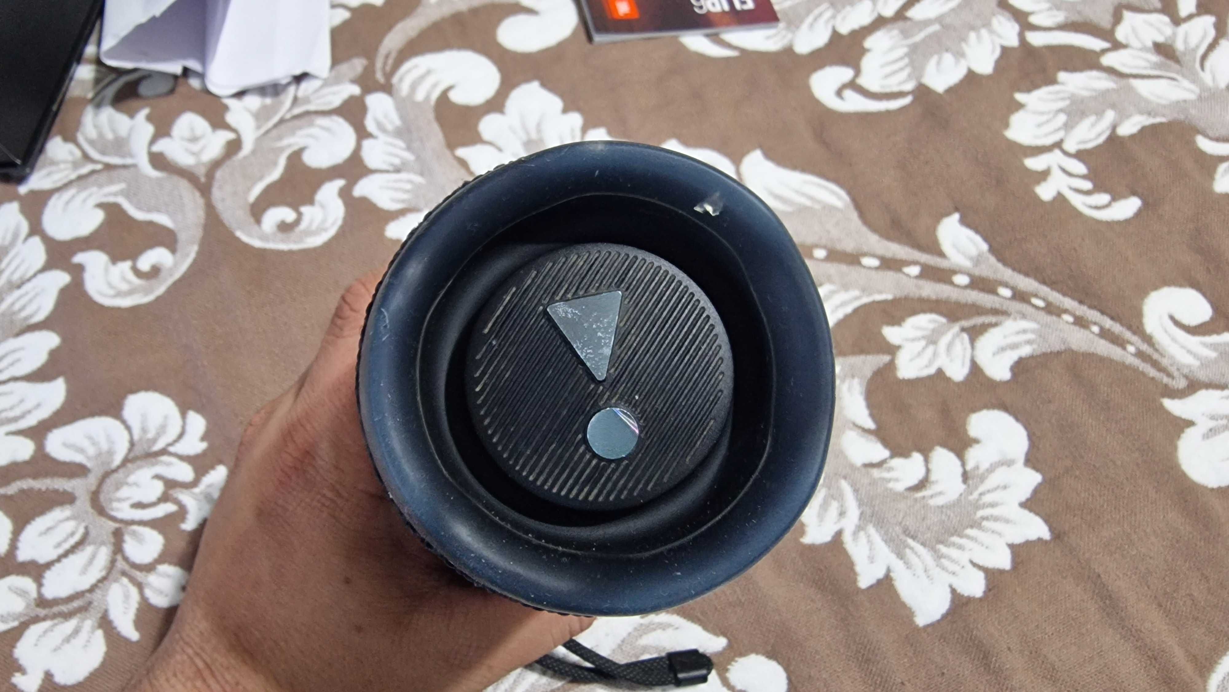 Продам портативная колонка JBL Flip 6 черные