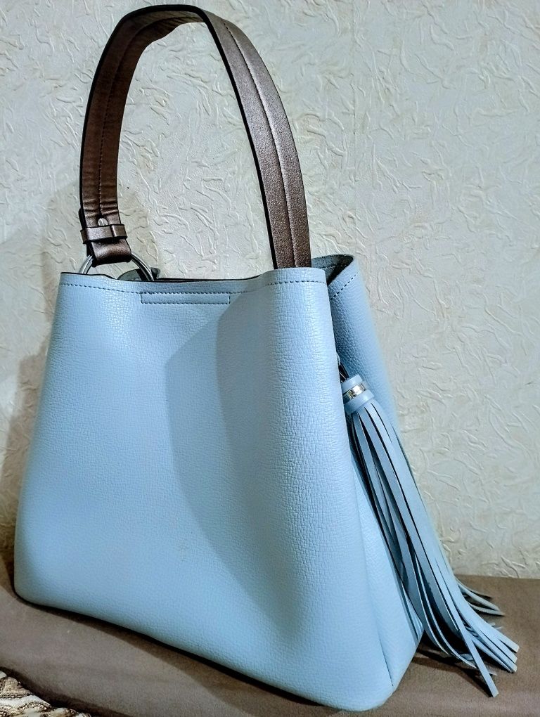 Продам женскую сумочку