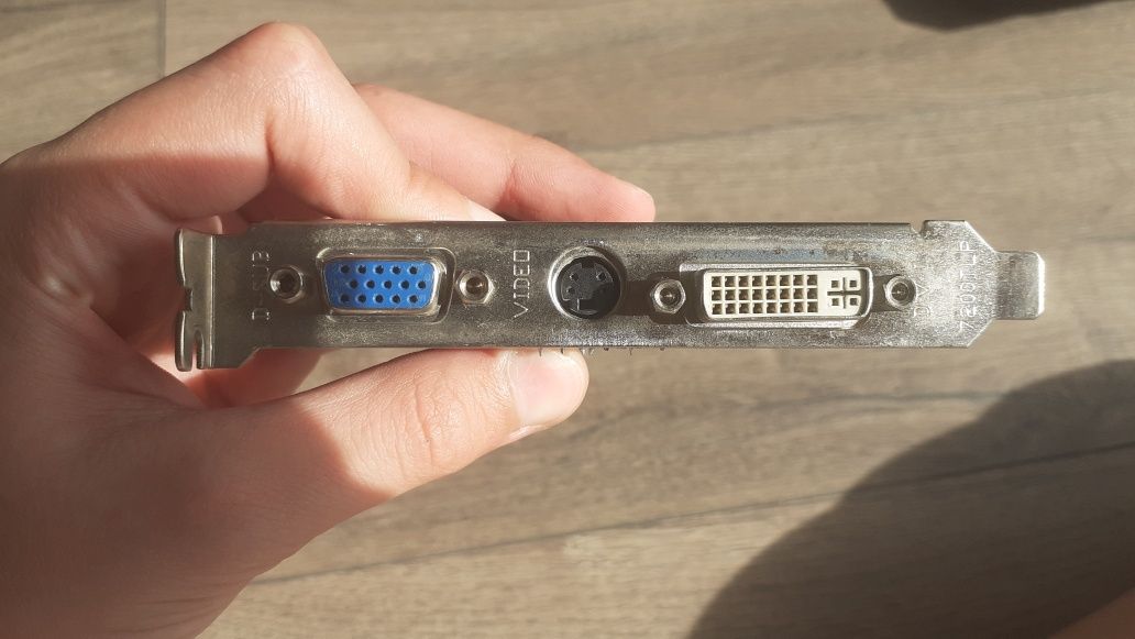 Видеокарта GeForce FX5200 D128M SHS200TB
