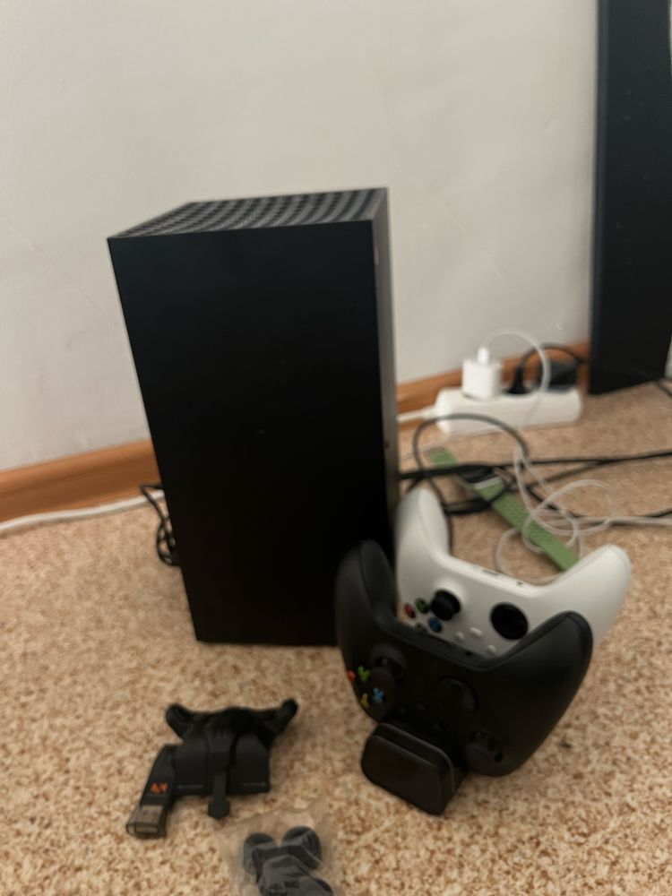 Xbox siries x + 2 геймпада