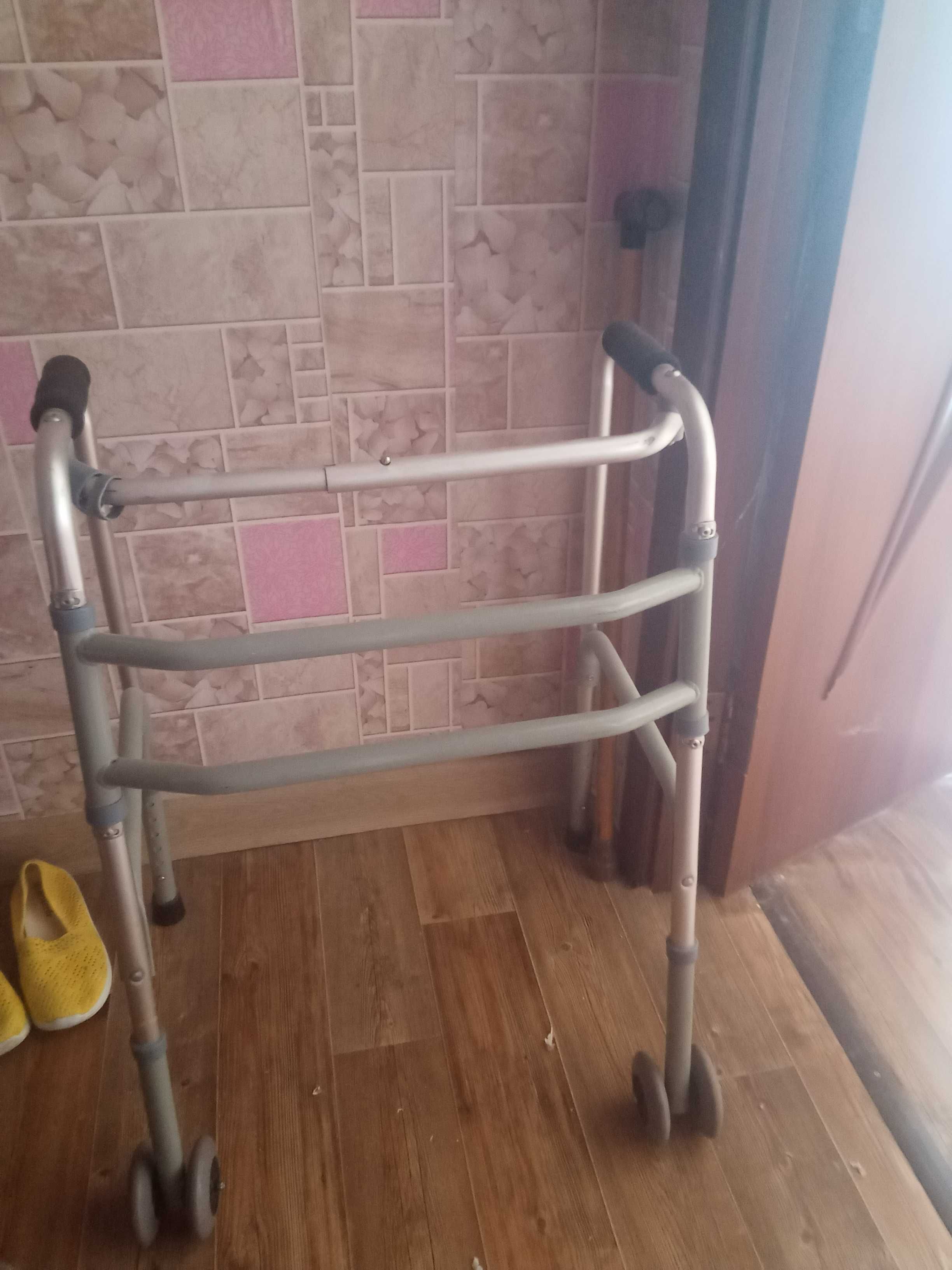 Ходунки для пожилых людей продам