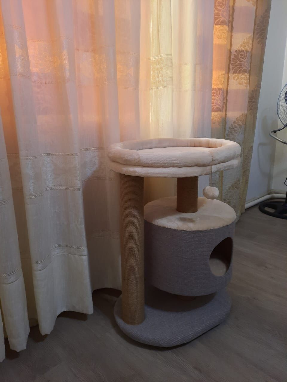 Продаются когтеточки с кошачьими домиками 25к и 45к. 2 размера