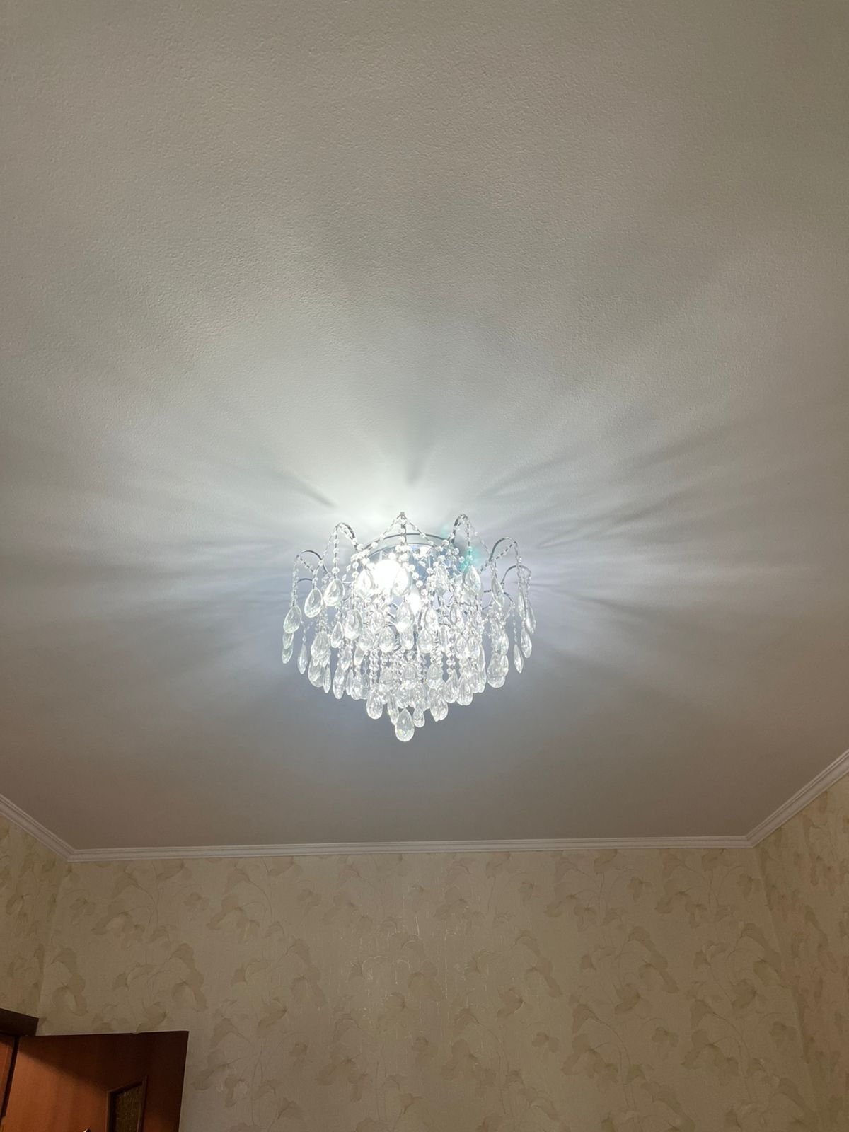 Люстра продается