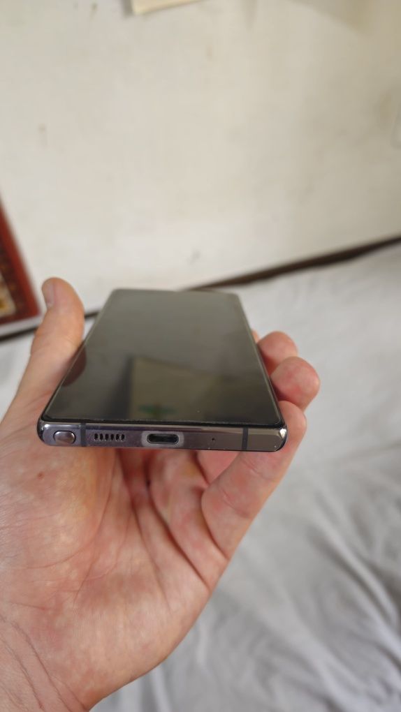Samsung Galaxy Note 20 в отличном состоянии с чехлом
