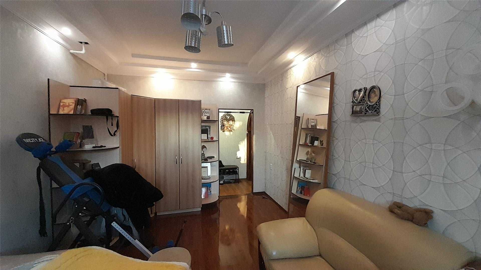 Продам  5-ти комн квартиру болгарского типа, блочный