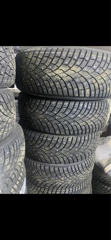 Продам зимнюю резину/шипы/235/55/19/автошины