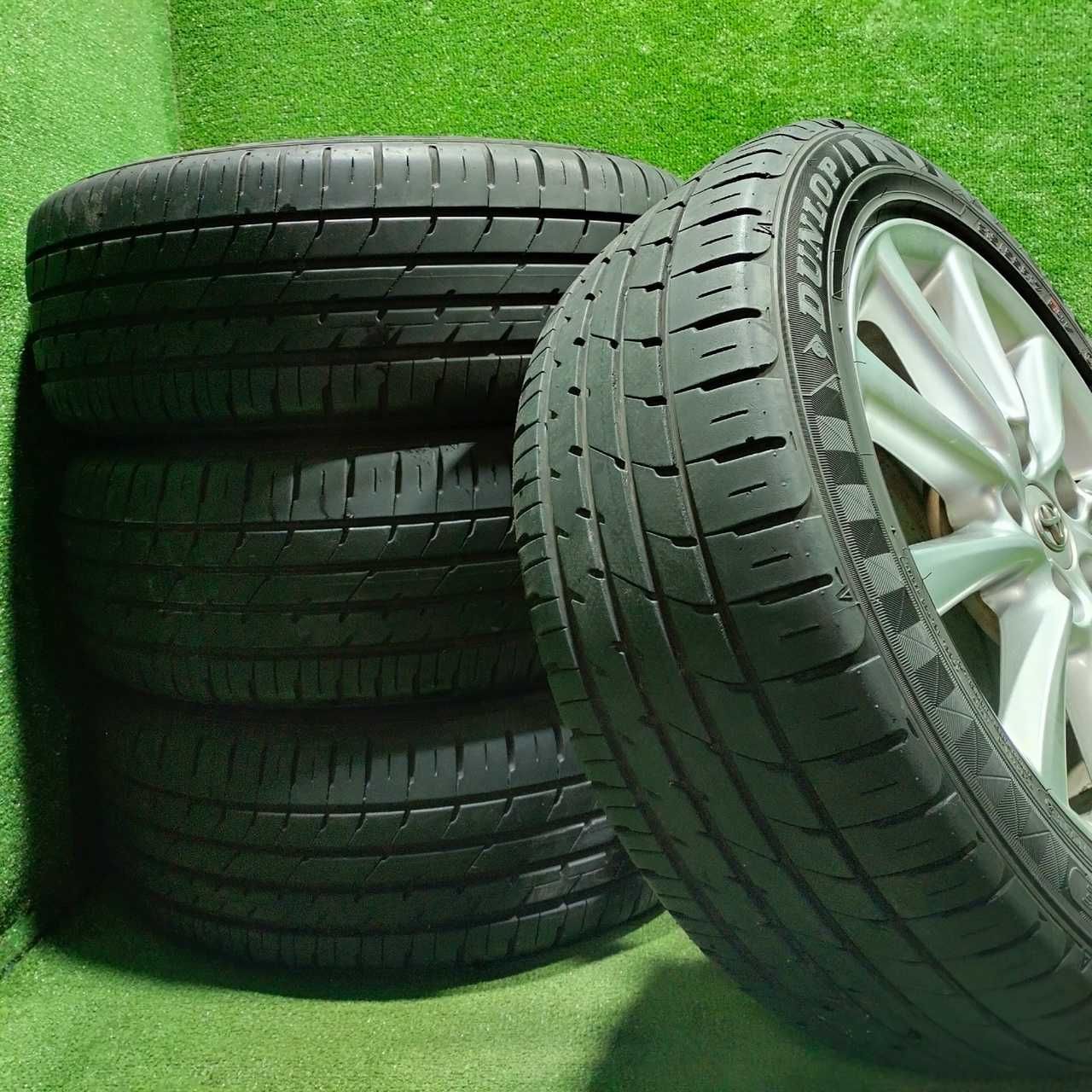 Продам Диск с шинами Dunlop RV504 Estima рестайлинг 215/55 R17 летний