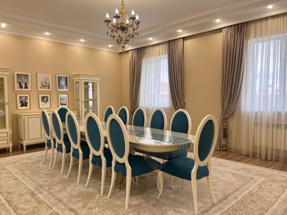 Стол и 12 стульев