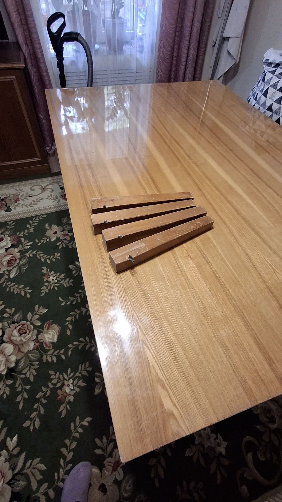 Продам  столы 2 шт.