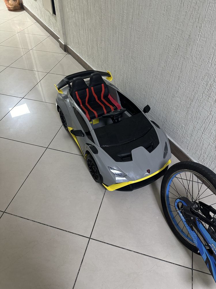 Продаю машинку lamborgini