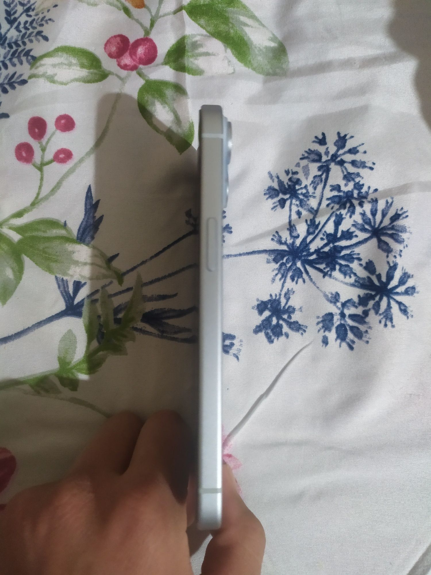 Продам айфон 15 с гарантией