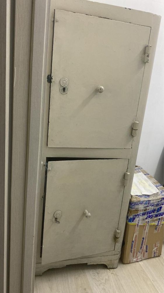 Продам сейф 1,5 м высота