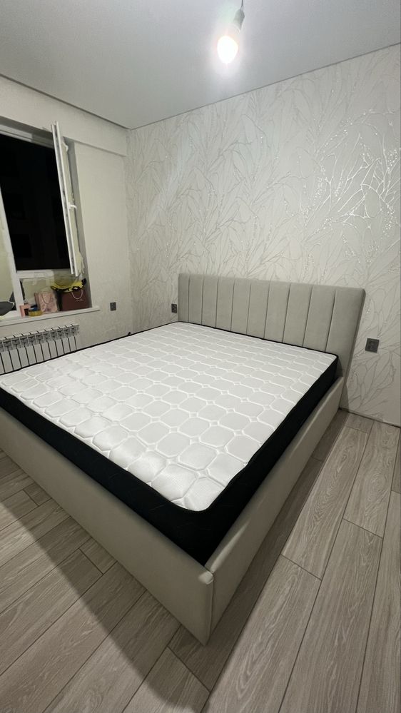 Матрас 180/200 в отличном состоянии