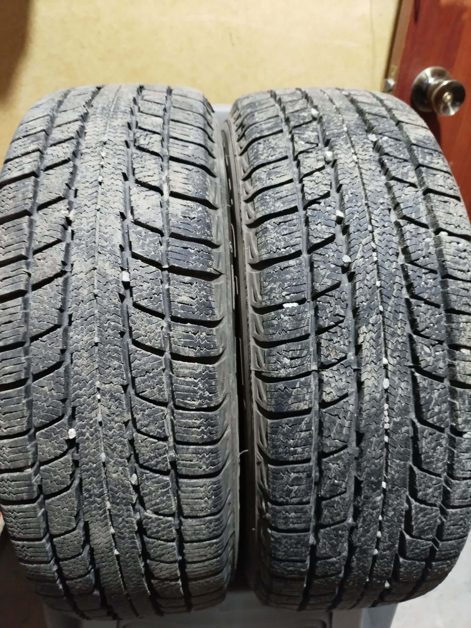 Продам зимнию резину TRIANGLE T 175/70/13.