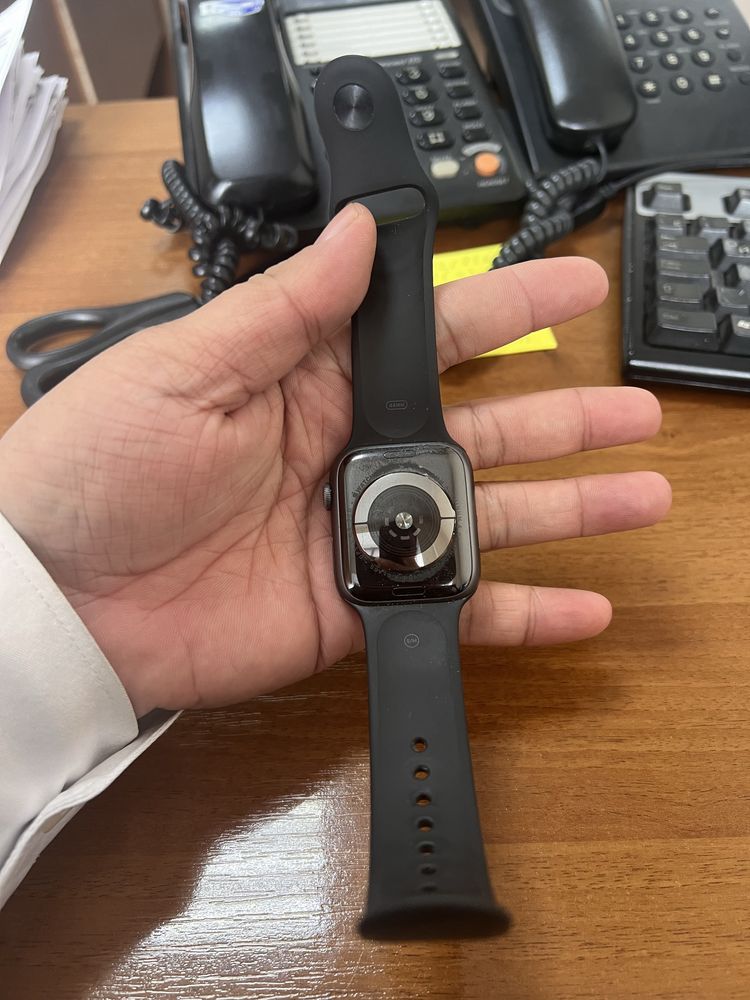 Продам Apple whatch 4 44mm