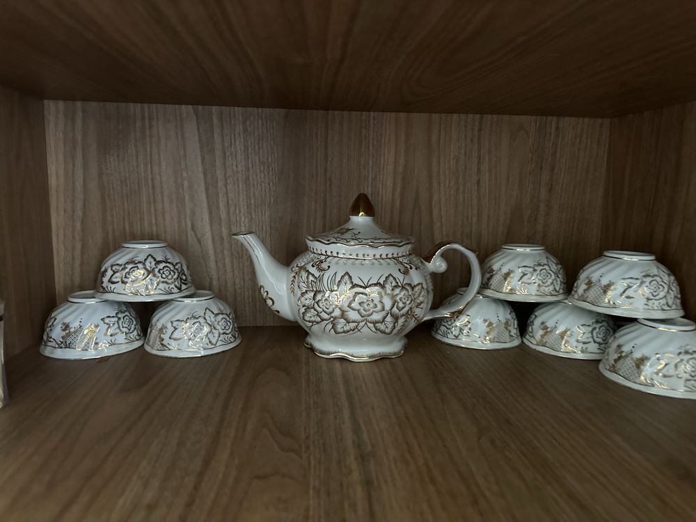Чайный сервиз с пиялками , чайник большой