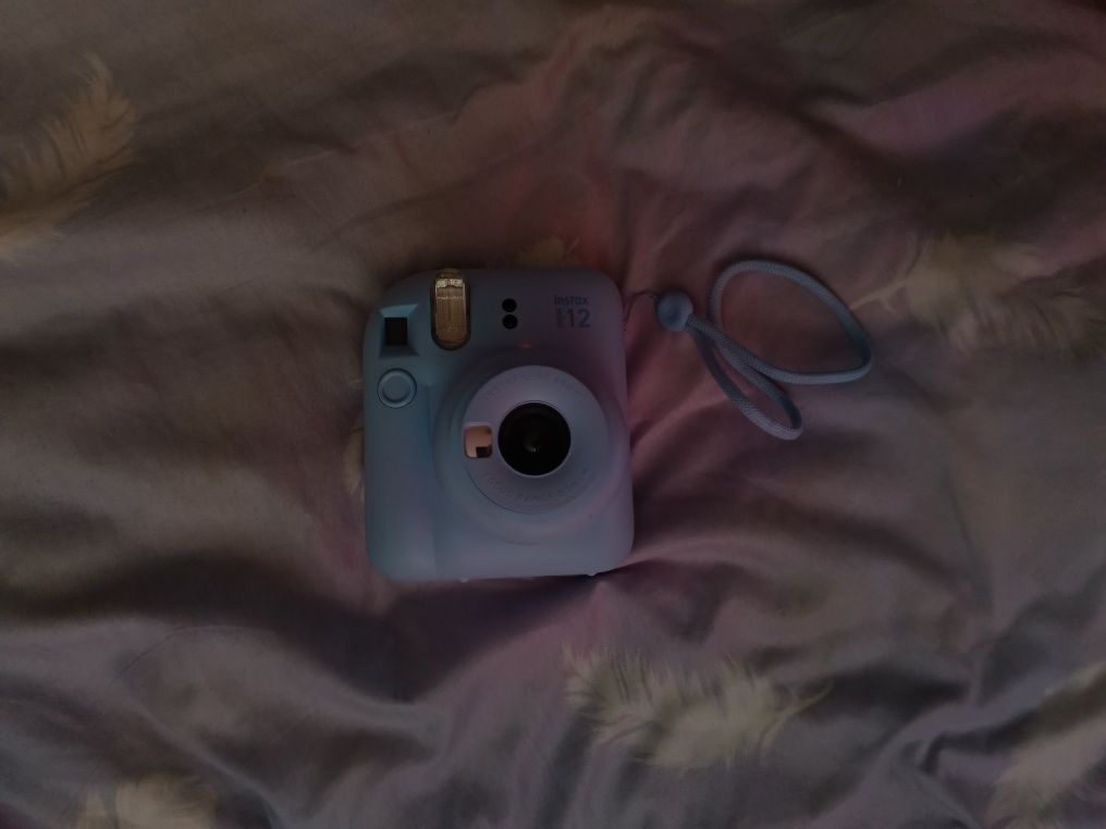 Продам instax mini 12