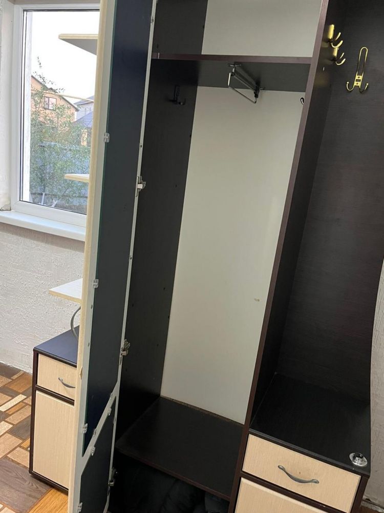Продается шкаф для прихожей