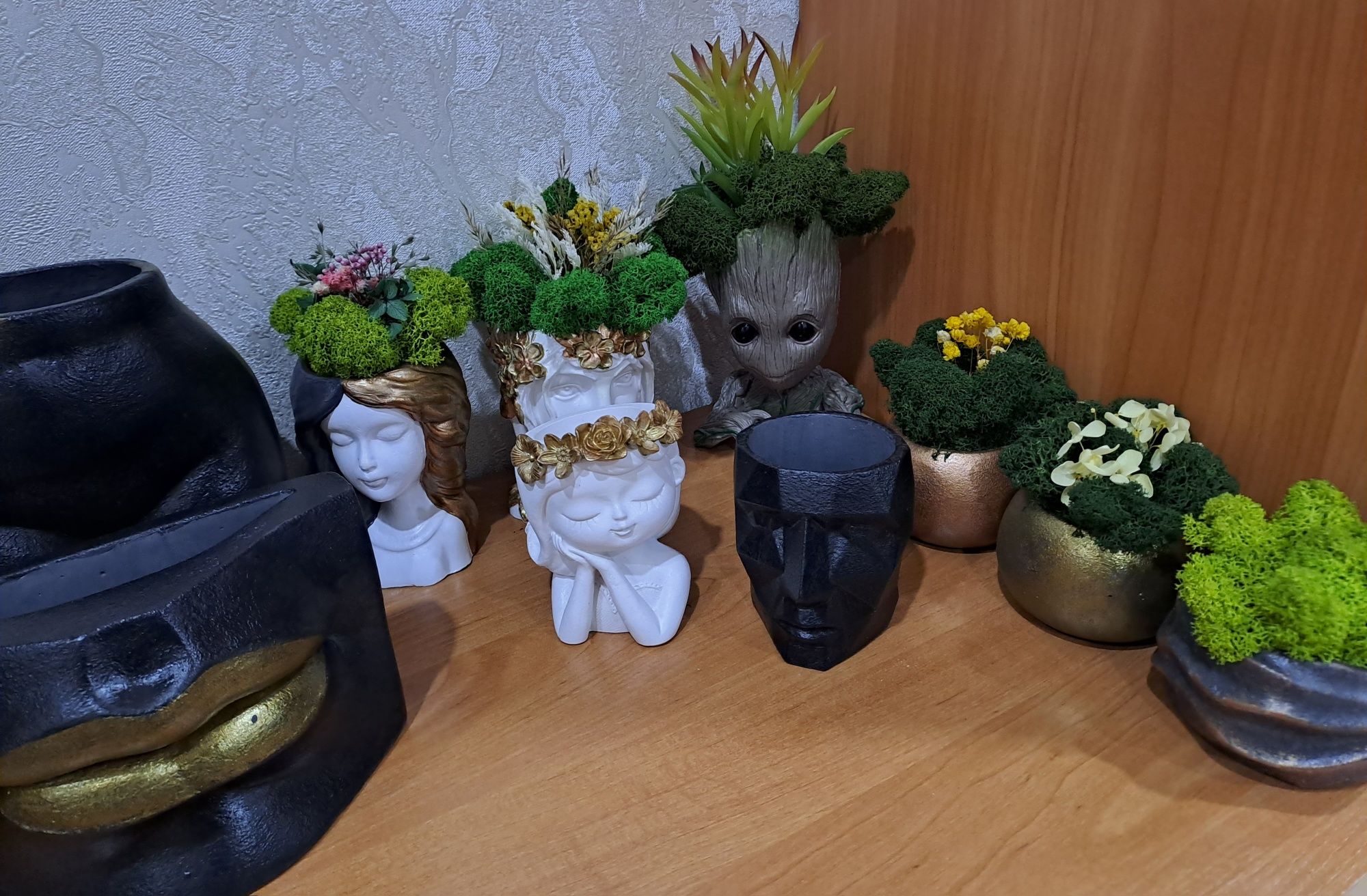 Настенные панно,вазоны,чайники и др.