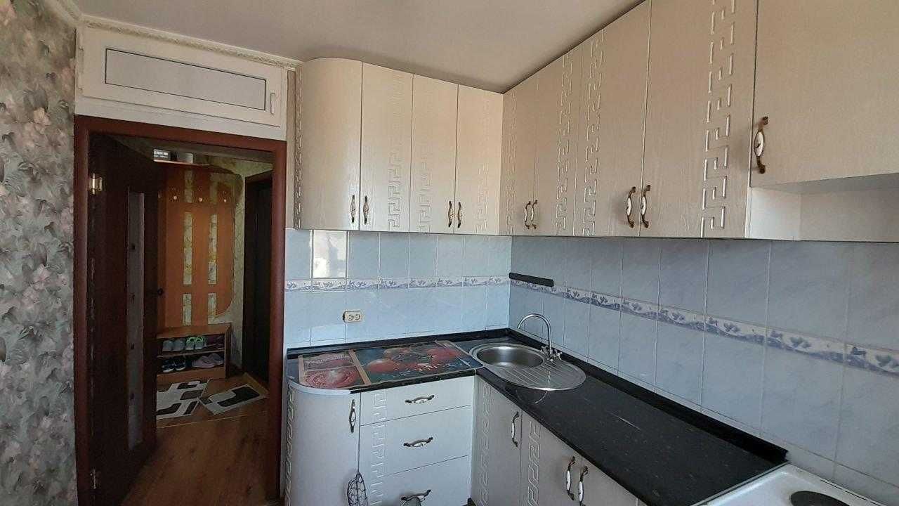 Продам 4 комн улучшенной планировки на 8 мкр. на 6 эт 9 эт