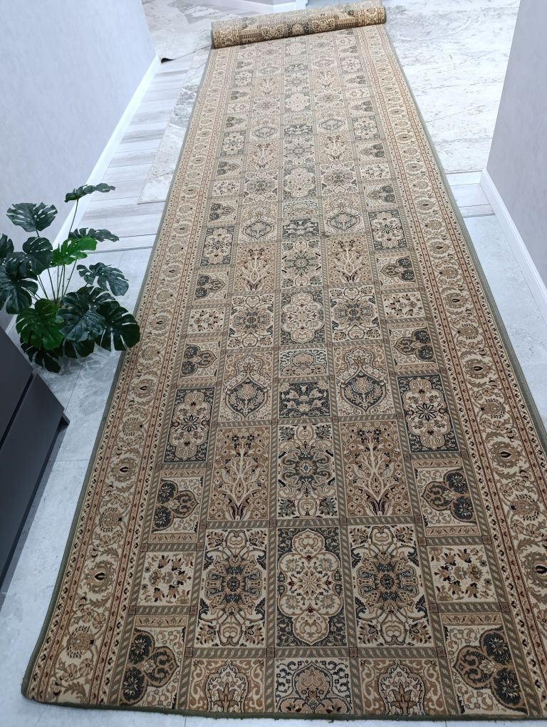 Продается дорожка плотная