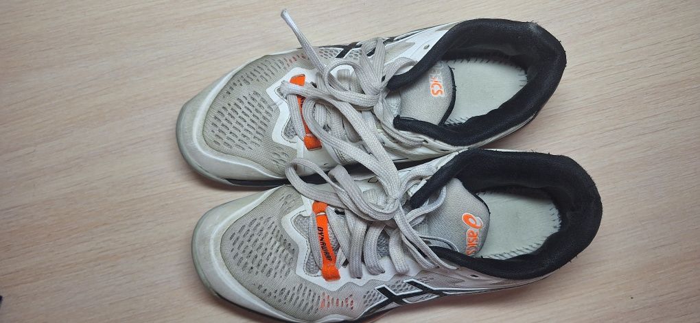 Кроссовки Asics белые