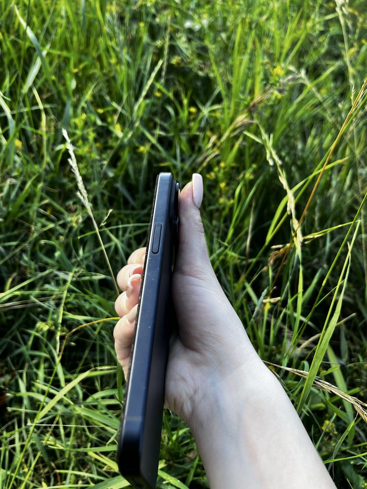 iPhone 15 в идеальном состоянии