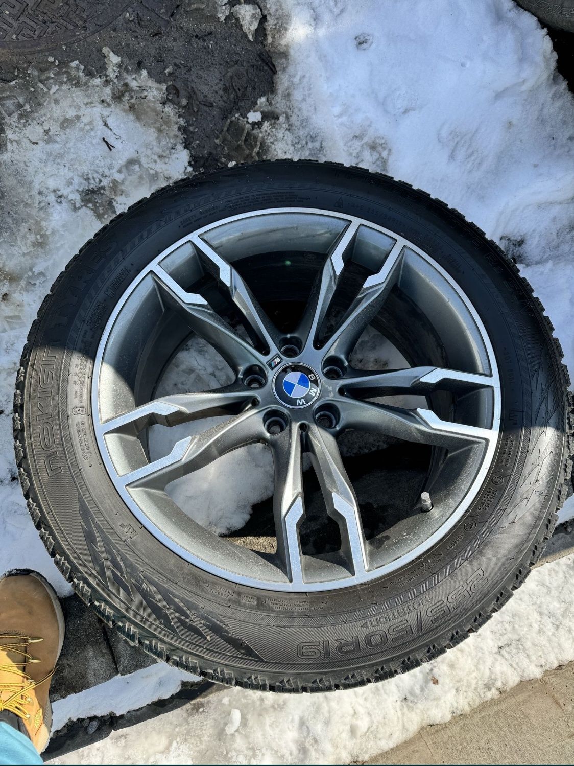 Продам шины с дисками на BMW