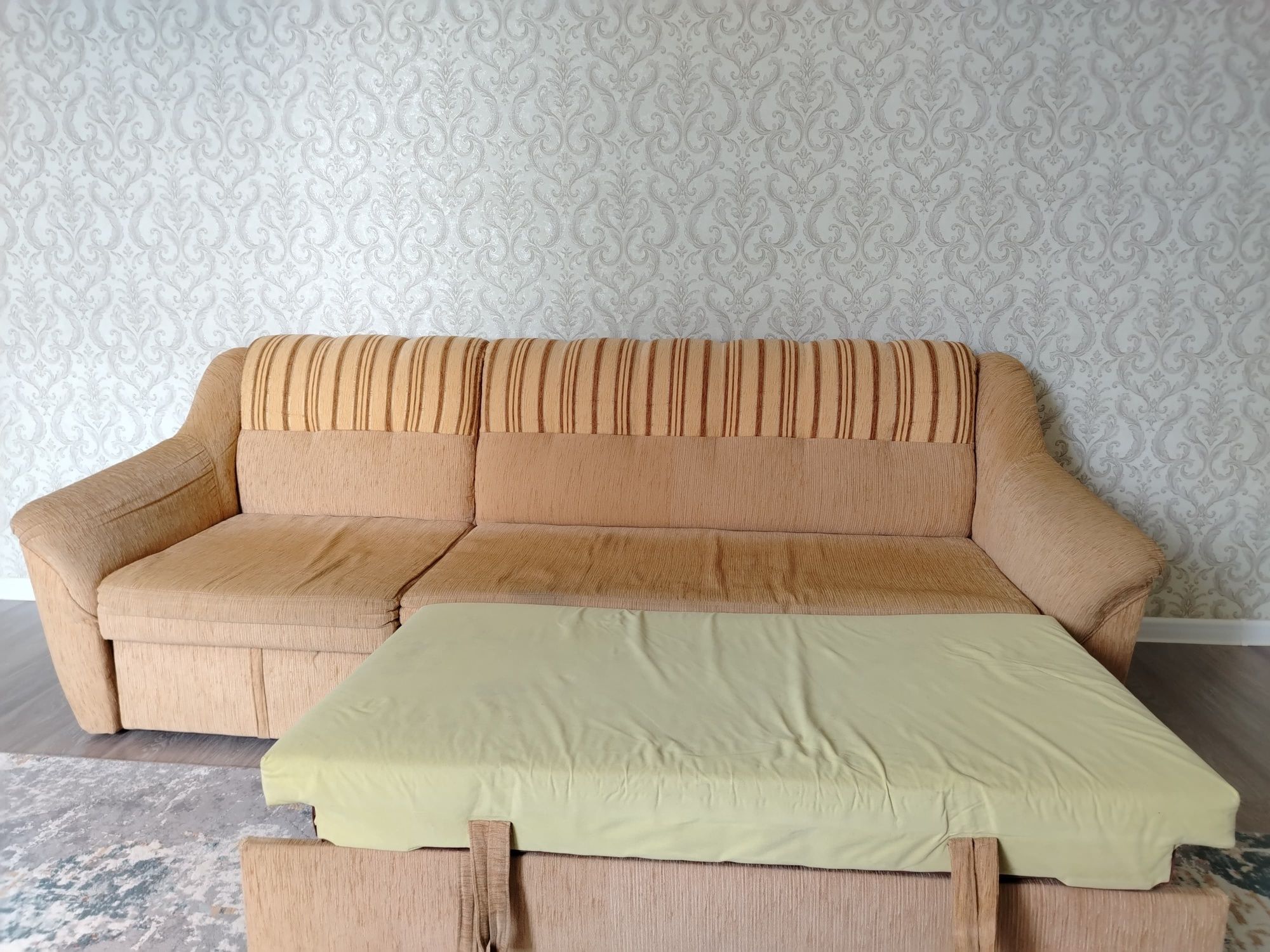 Продам диван с креслом