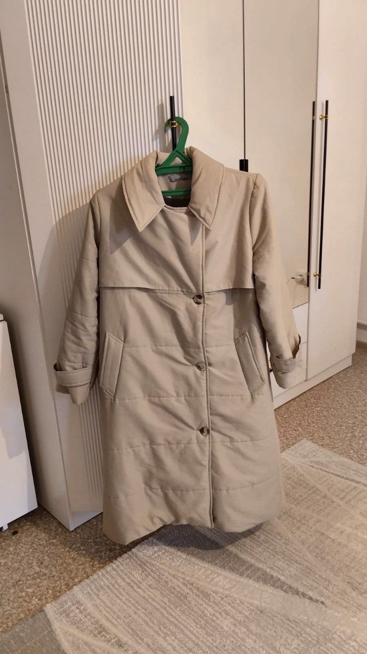 Продам женские плащи