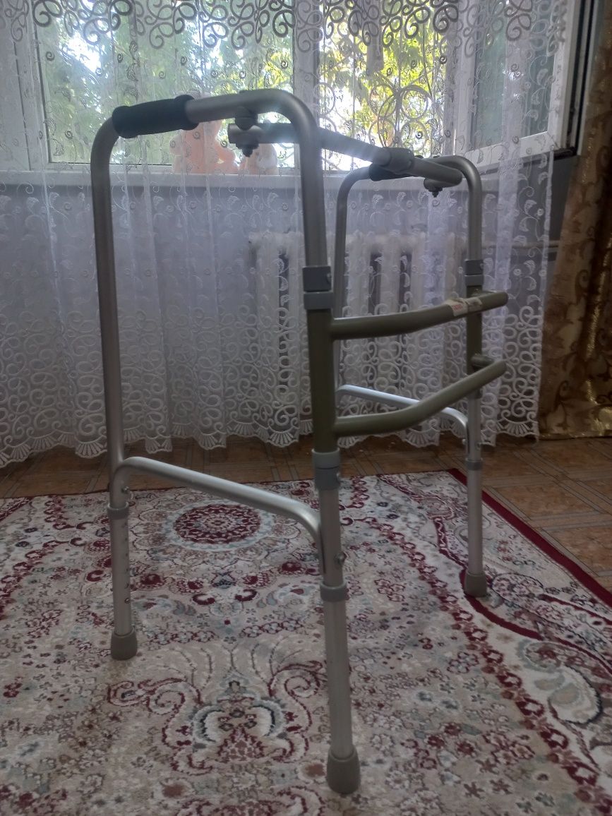 Ходунки для пожилых людей совсем не пользовались