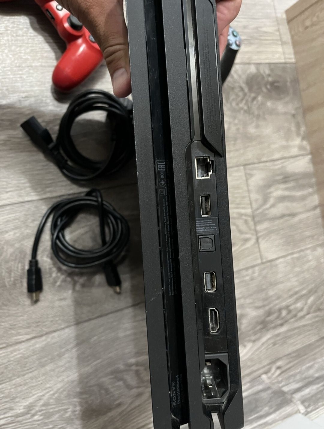 Ps4 pro 1тб, 2 джойстика + игры