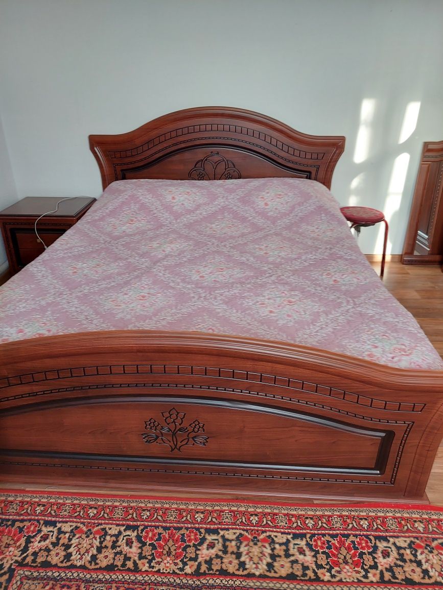 Продам спальный гарнитур, Украинский