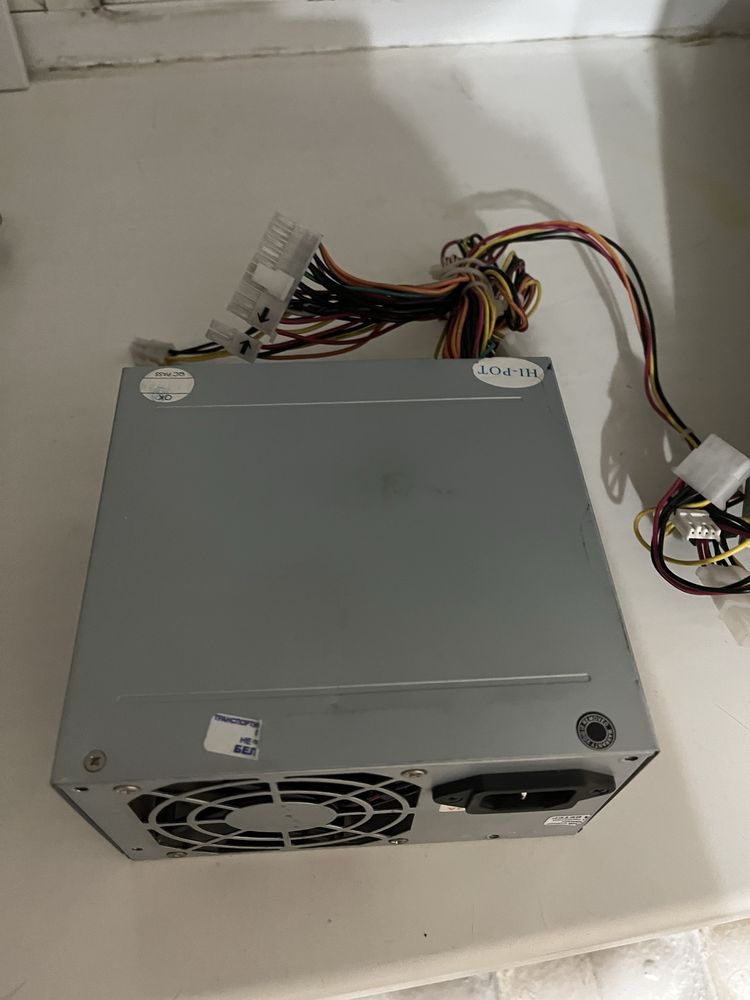 Блок питания рабочие 230V 50Hz 4A  провада все есть
