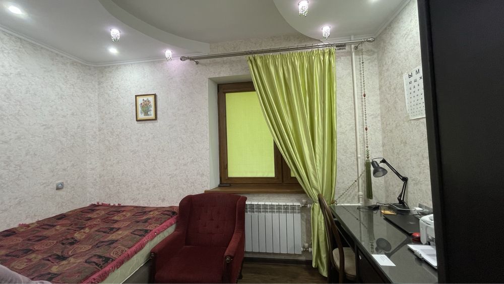 Продам трехкомнатную квартиру в Самал 1
